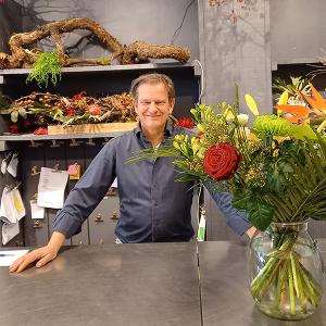 Peter Veldmaat van Bloemen Korbeld